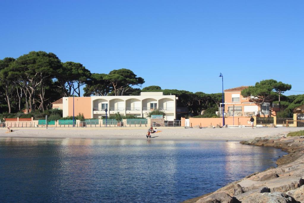 Les Stoechades Aparthotel Hyeres Bagian luar foto