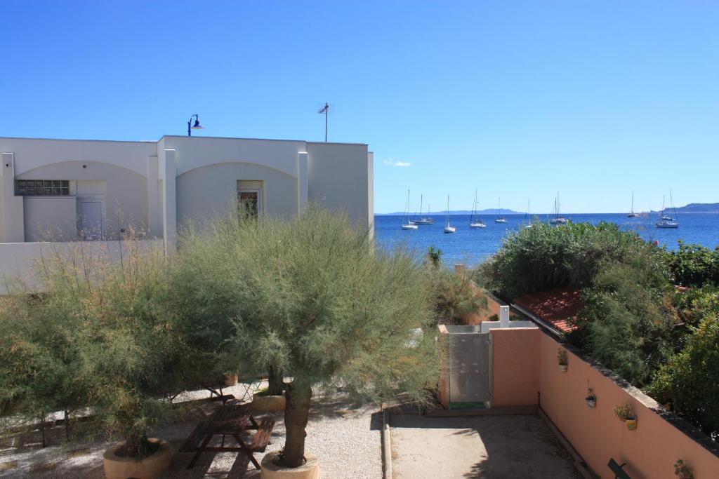 Les Stoechades Aparthotel Hyeres Bagian luar foto